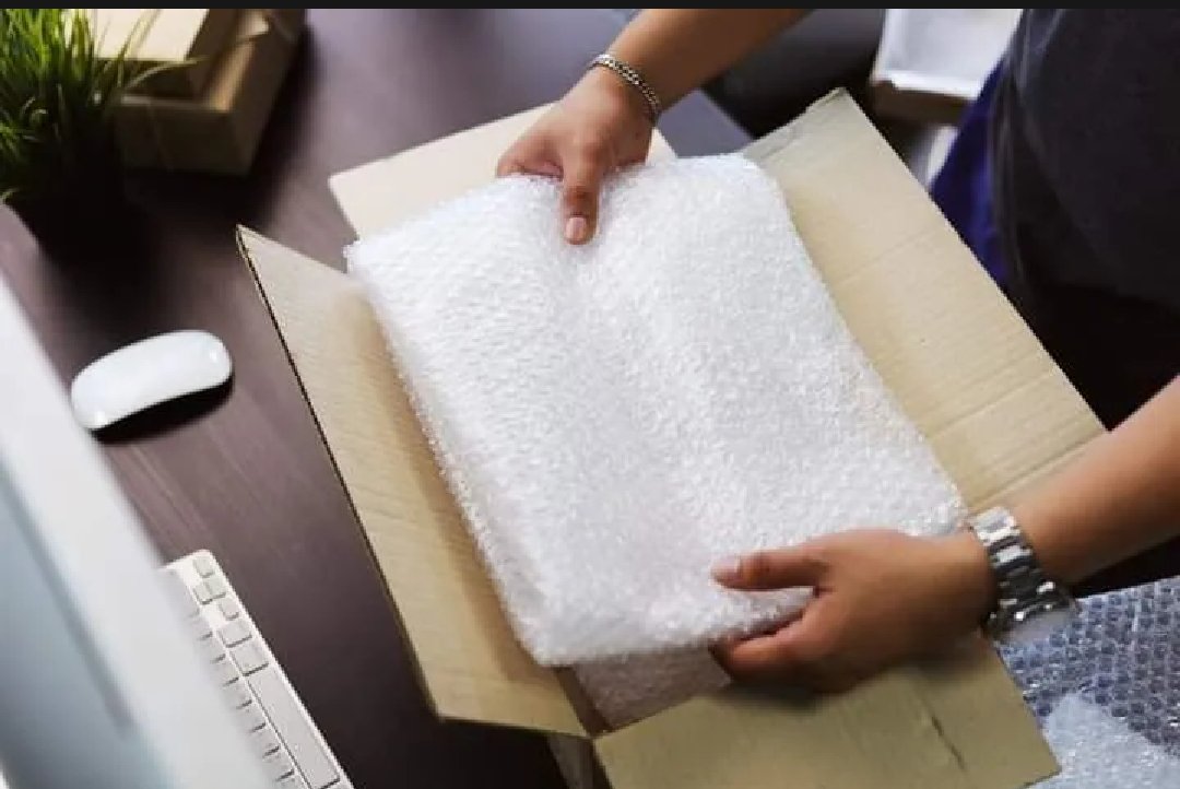Protective Bubble Wrap Roll for Packaging and Shipping